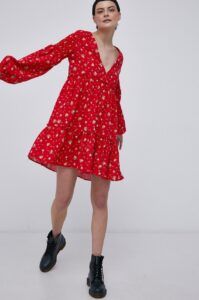 Šaty Billabong červená barva