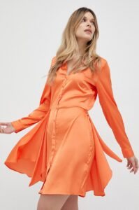 Šaty Guess AYLA oranžová barva